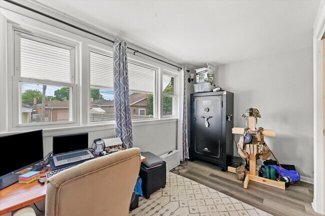 Building Photo - 5139 S Narragansett Ave