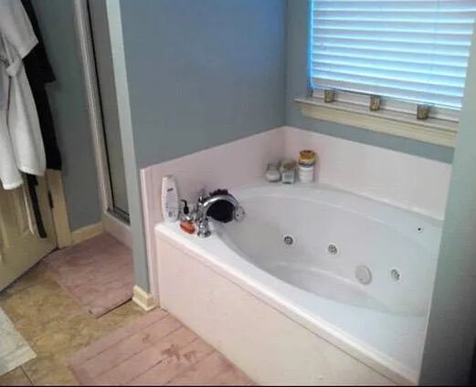 Building Photo - 3318 Northlake Ave