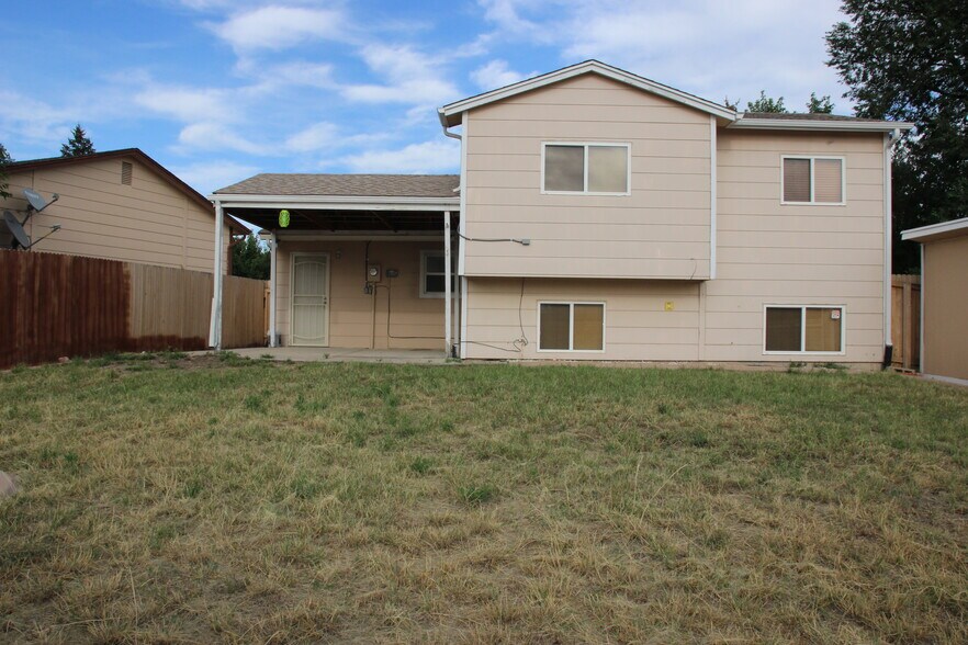 Building Photo - 6610 Parkridge Ct
