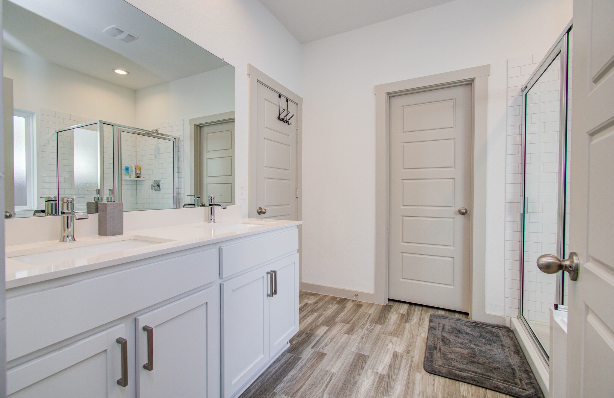 Master Ensuite Bathroom - 12806 Rainham Ln