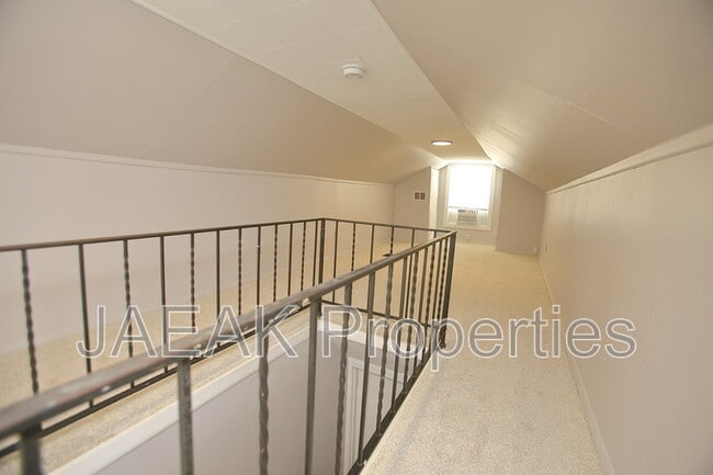 Building Photo - 1235 W Ashland Ave