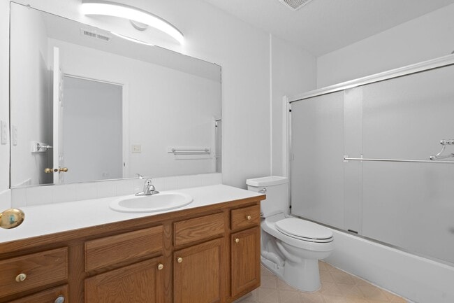 Building Photo - Bright & Beautiful Condo w/ Dual Primary Bedrooms, Walk-In Closets, Garage & A/C~ Located in NE P...