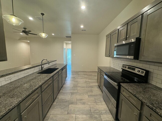 Building Photo - 3Bed/ 2Bath Available Now- in Lubbock coop...