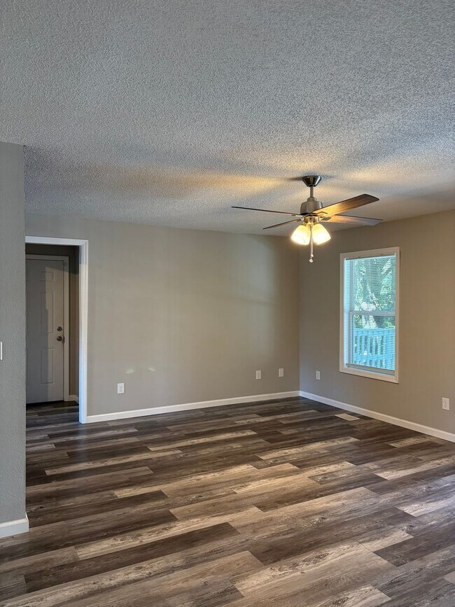 Building Photo - Charming 2-Bedroom, 2-Bath Home in the Hea...