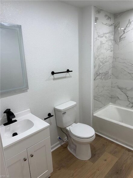 Building Photo - 1440 Lasalle Ave