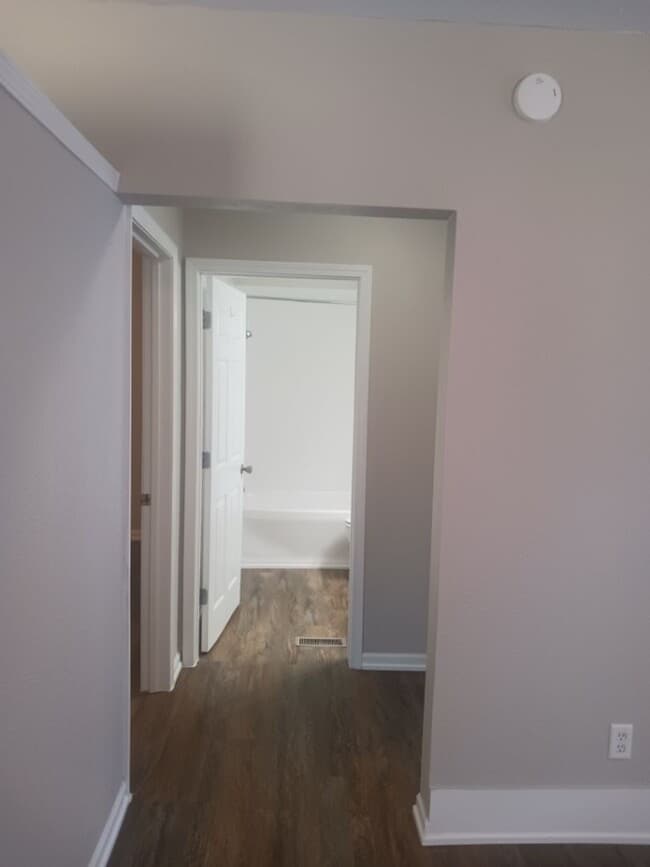 Building Photo - 3 bedroom, 2 bath with office in Frederick...