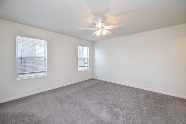 Building Photo - 3 Bedroom Townhome Bonterra Village AVAILA...