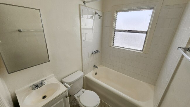 Building Photo - 727 S Coronado St
