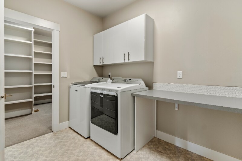 Building Photo - 549 W Buroak Dr