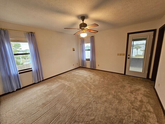 Building Photo - Peaceful, Entertainer's Dream on the Waterfront in Beautiful Donalson Point!