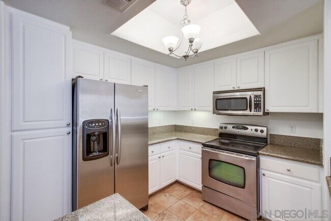Building Photo - Luxury living in beautiful UTC, Spacious 2...