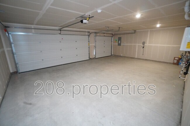 Building Photo - 798 Education St