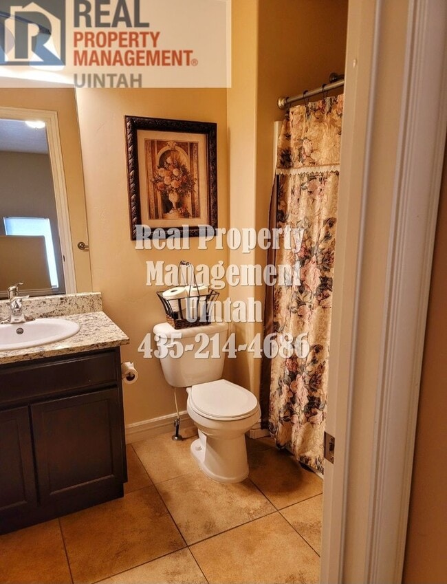 Building Photo - Beautiful 3 bed 2.5 bath Split Mountain Condo.