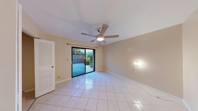 Building Photo - 121 Lake Paula Dr