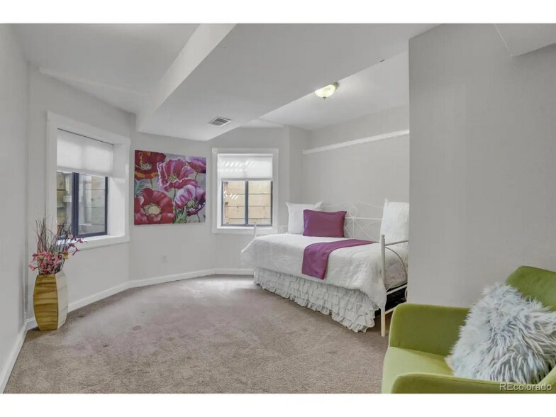 Building Photo - 1120 W Colorado Ave