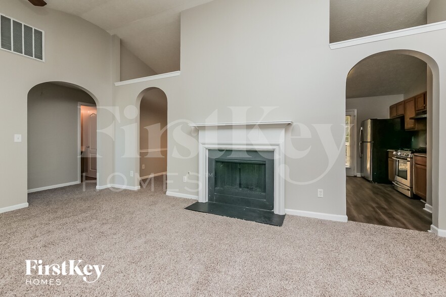 Building Photo - 10668 Daisy Cove