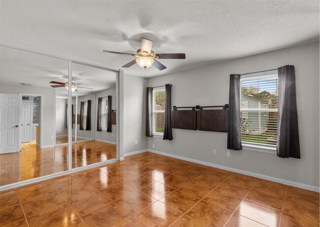 Building Photo - 4214 Fernside Dr