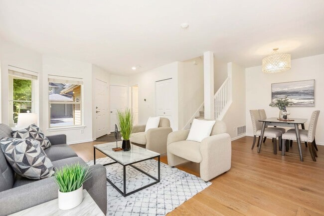 Building Photo - Must-see property that still feels brand new