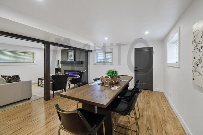 Building Photo - Spacious South Hill Home