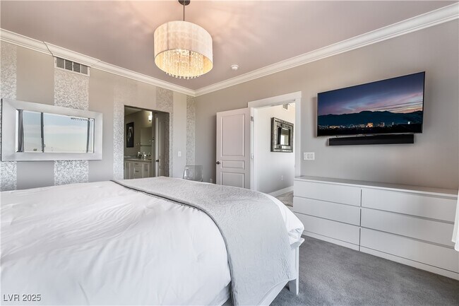 Building Photo - 2555 Hampton Rd