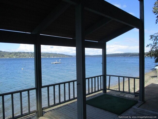 Building Photo - Charming Partially Furnished Waterfront Ho...