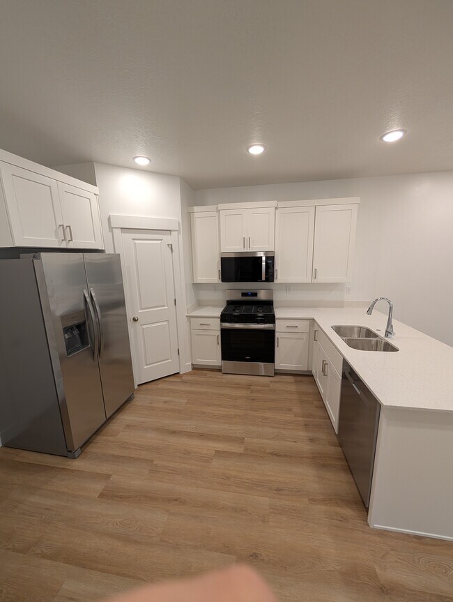 Building Photo - 258 W 925 N