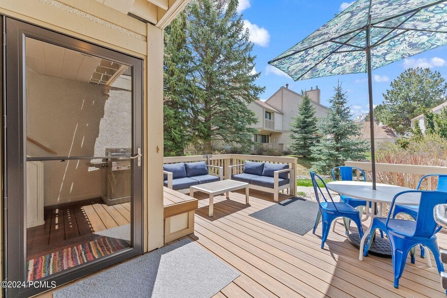 Screen/Storm door for summer breezes and winter drafts - 36 Racquet Club Dr