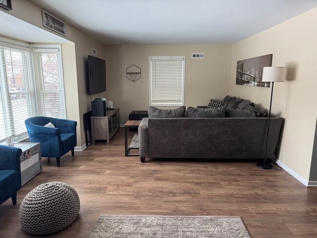 Building Photo - 2524 W 109th Pl