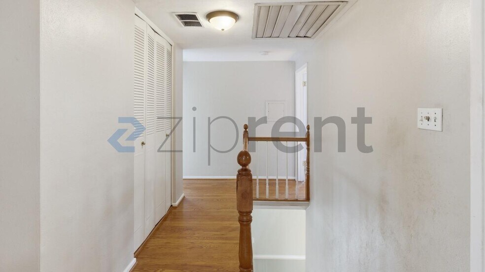 Building Photo - 324 Busher Rd