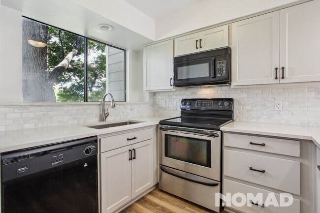 Building Photo - Charming 2BR Townhome in Arvada