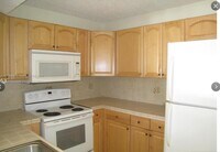 Building Photo - 250 Palm Cir W