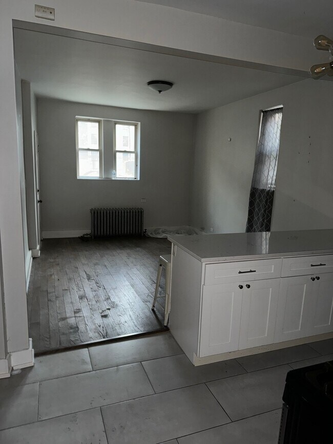 Building Photo - 64 E 46th St