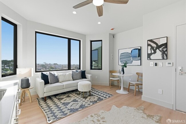 Building Photo - 3945 Judah St