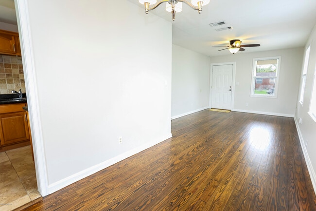 Building Photo - 1077 Talbot Ave