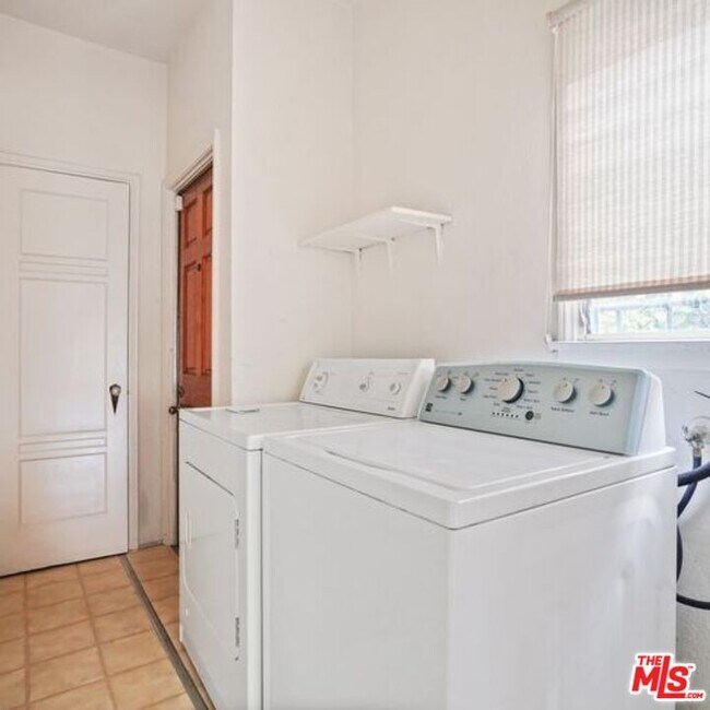 Building Photo - 1240 S Crescent Heights Blvd