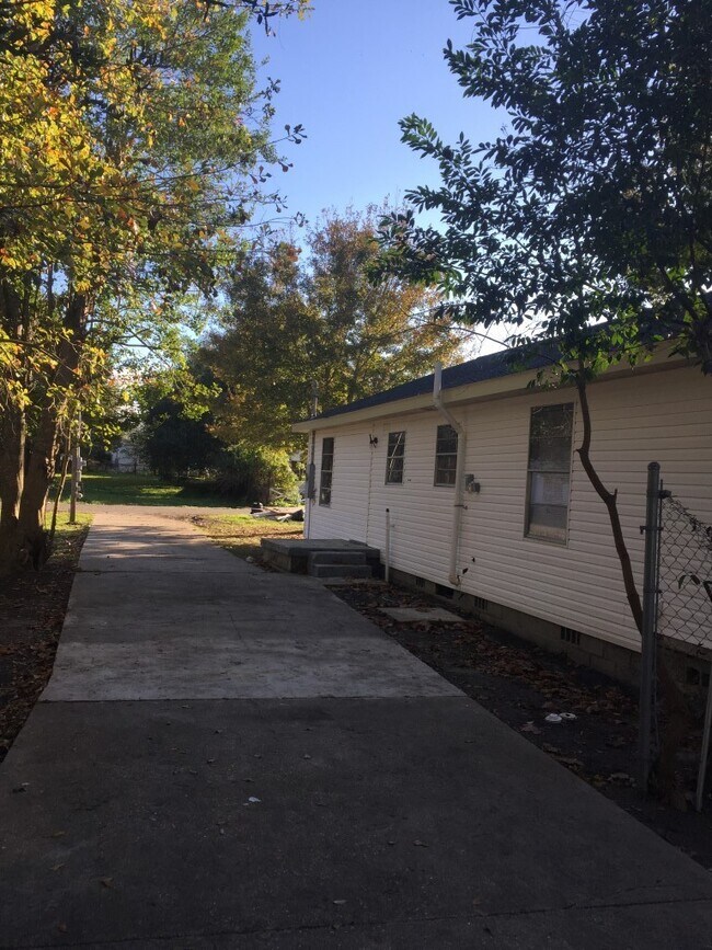 Building Photo - Gulfport 3 Bedroom