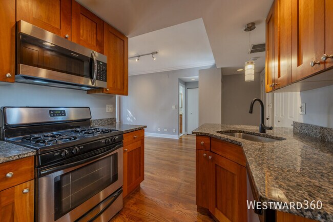 Building Photo - 4420 N Ashland Ave