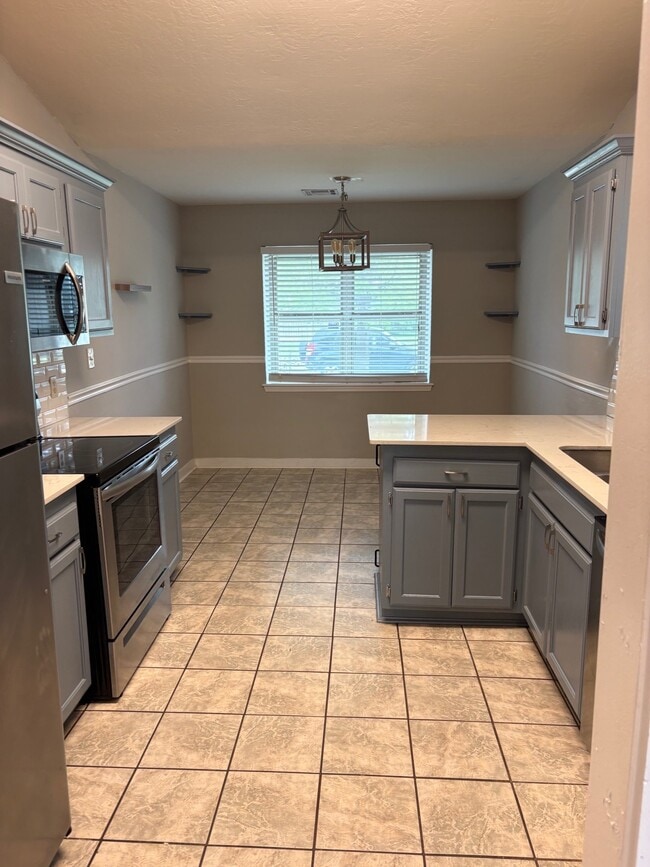 Building Photo - 2413 SW 41st St