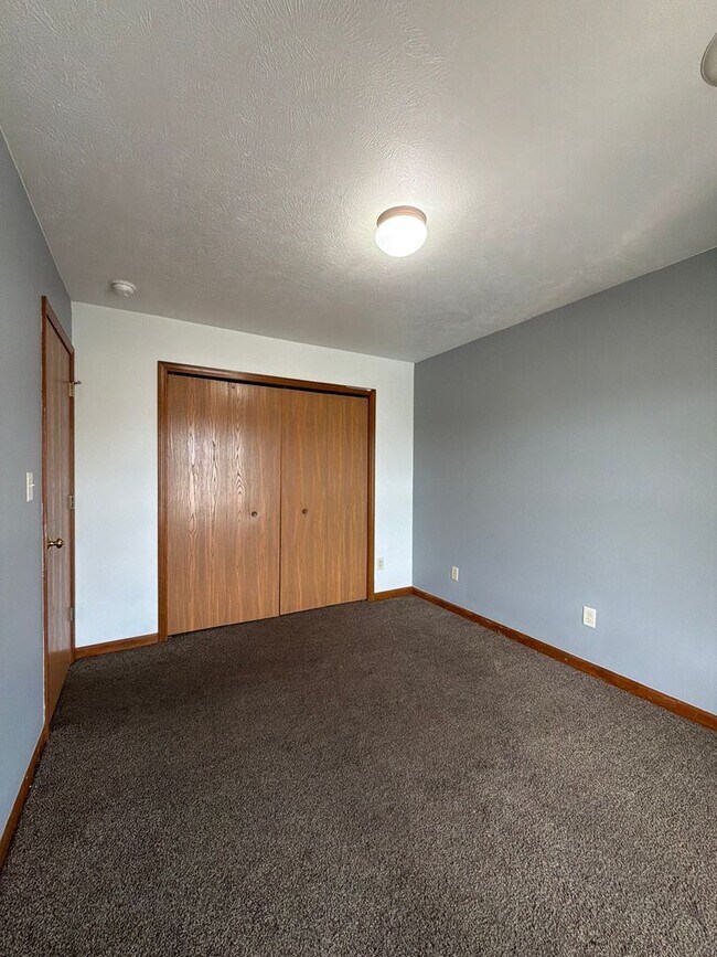 Building Photo - 279 Woodridge Ct
