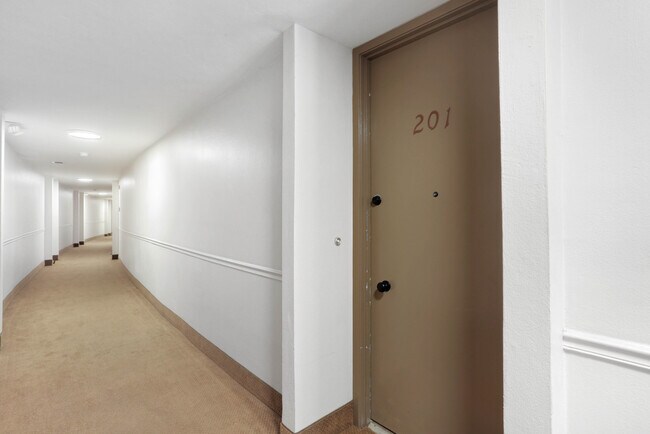 Building Photo - 3050 Rue D’Orleans
