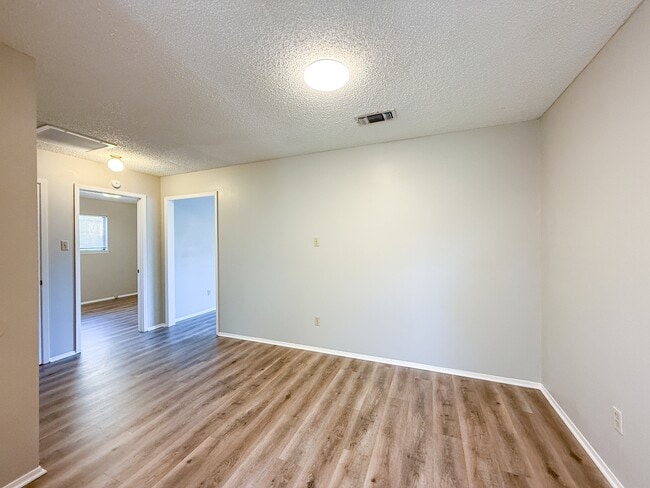 Building Photo - 607 Frostwood Dr