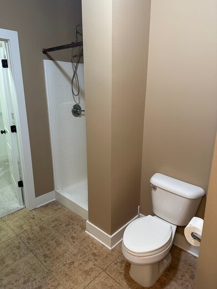 Master Bath - 141 Singapore Cir