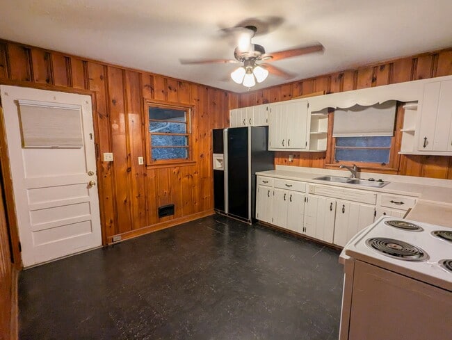 Building Photo - 2019 Bramblewood Dr NE