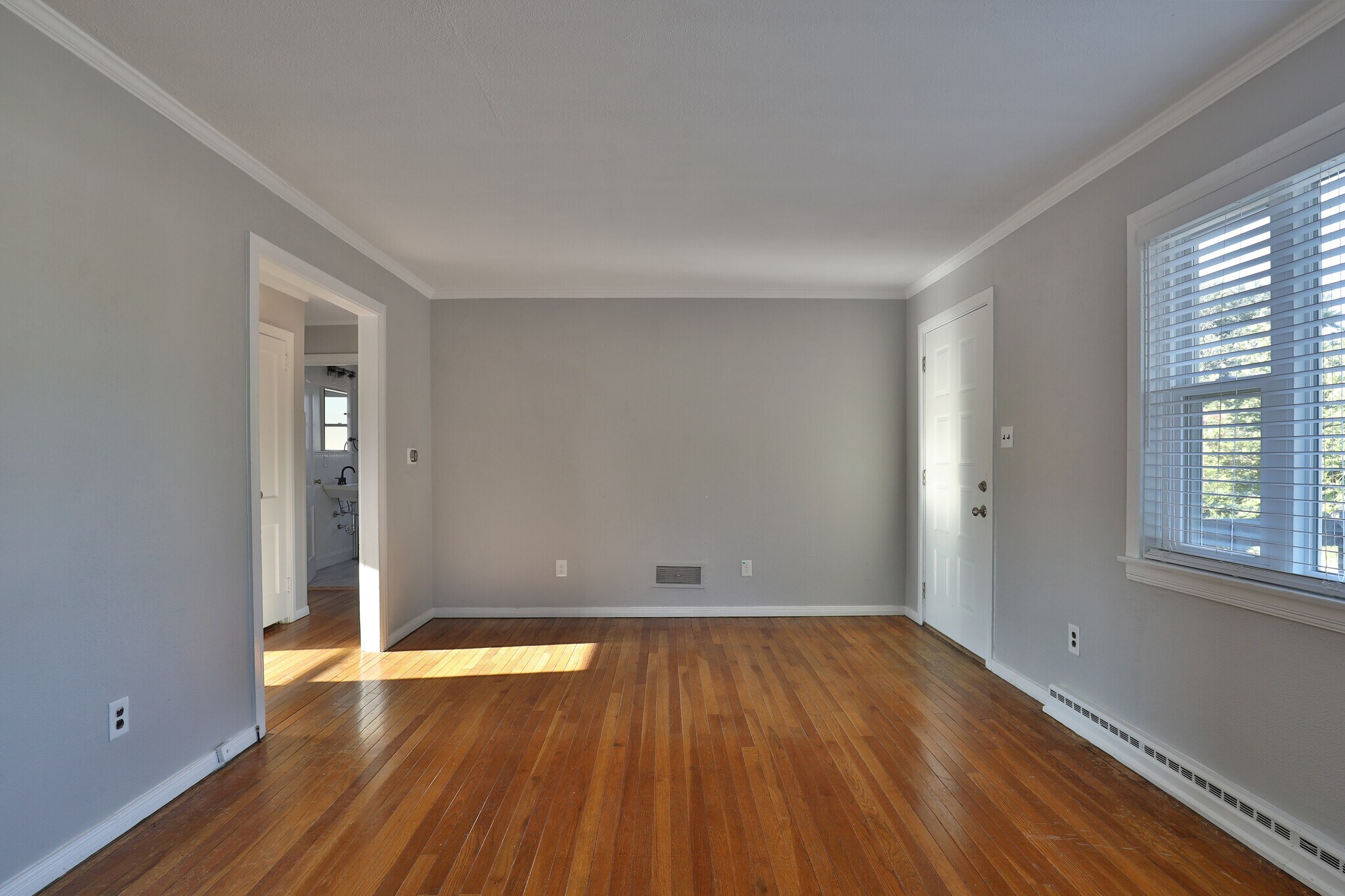 Building Photo - 5586 Emerson Ave