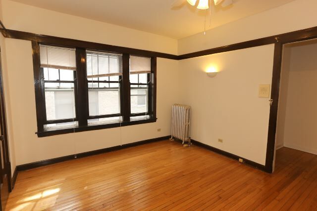 Building Photo - 821 W Waveland Ave