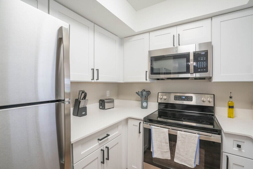 Building Photo - 8550 E McDowell Rd