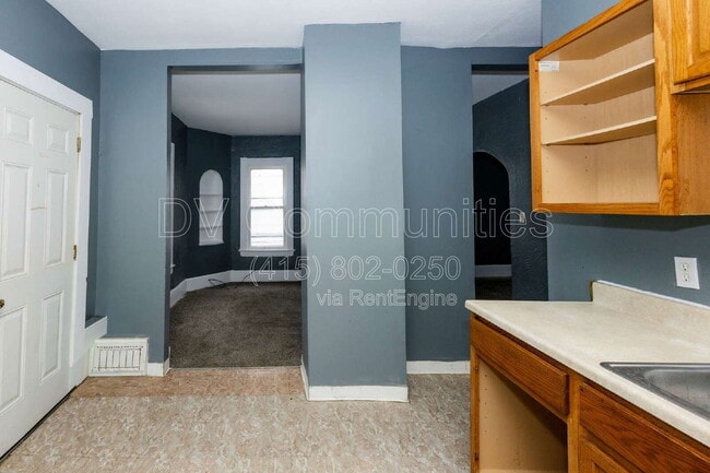 Building Photo - 2142 W 105th St