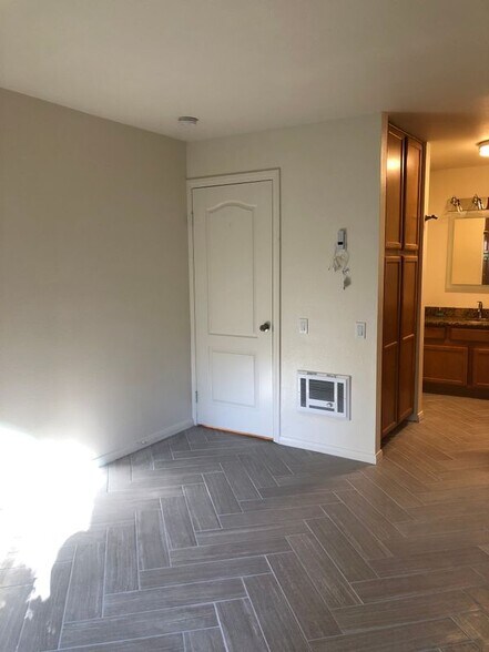 Building Photo - 3454 Castle Glen Dr