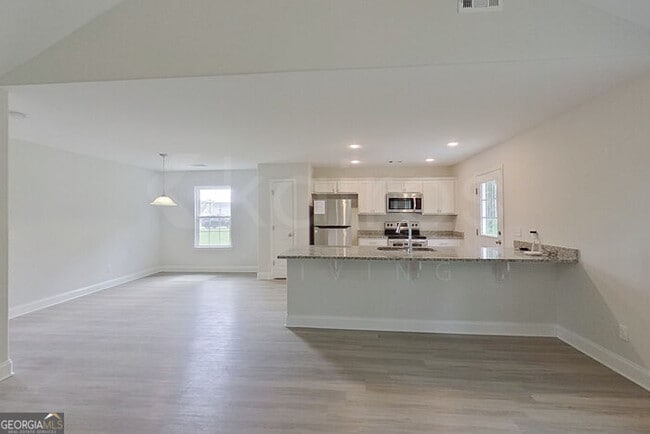 Building Photo - 223 Western Red Cedar Dr