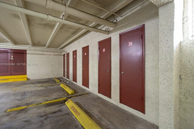 Building Photo - 1205 Mariposa Ave